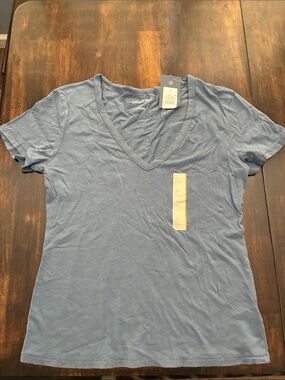 Universal Thread Light Blue V-Neck Short Sleeve Tee